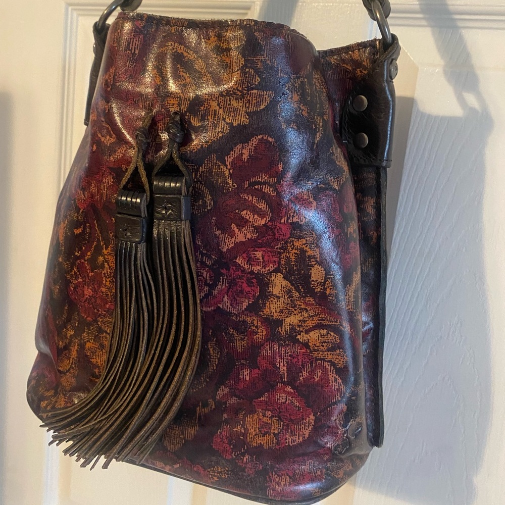 Otavia Brocade Leather Handbag 11x10x7 - Beautiful bag, very stylish.